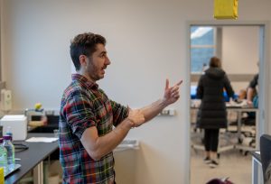 José teaching in FSH 250: Marine Biology