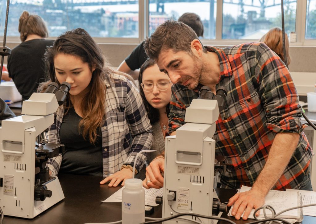 José teaching in FSH 250: Marine Biology