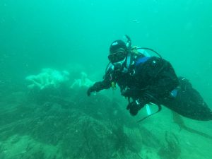 Julia Knopf in scuba diving gear underwater