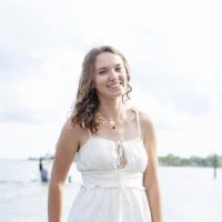 Headshot-Ariana-Paulik