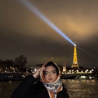 Student in front of Eifel tower